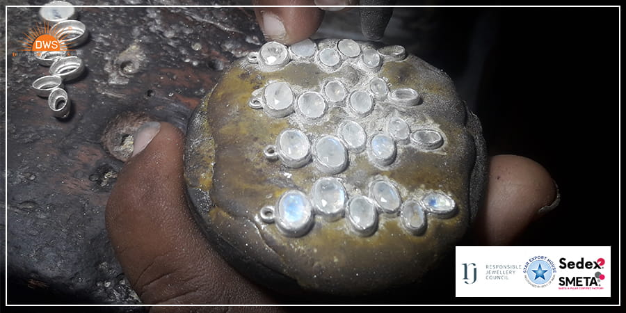 Gemstone Jewellery Manufacturer from Jaipur Gemstone Jewellery Manufacturer from Jaipur